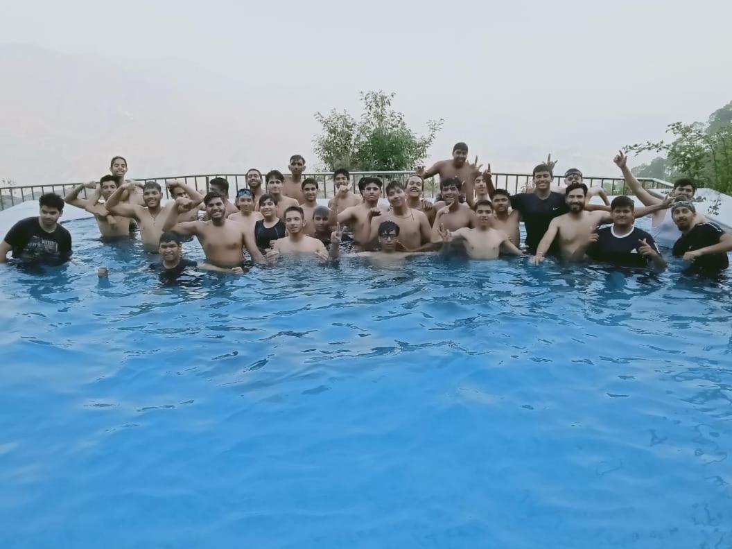 บลู ไพน์ รีสอร์ต ลันส์ดาวน์ Hotel ลันส์โดว์นี ภายนอก รูปภาพ