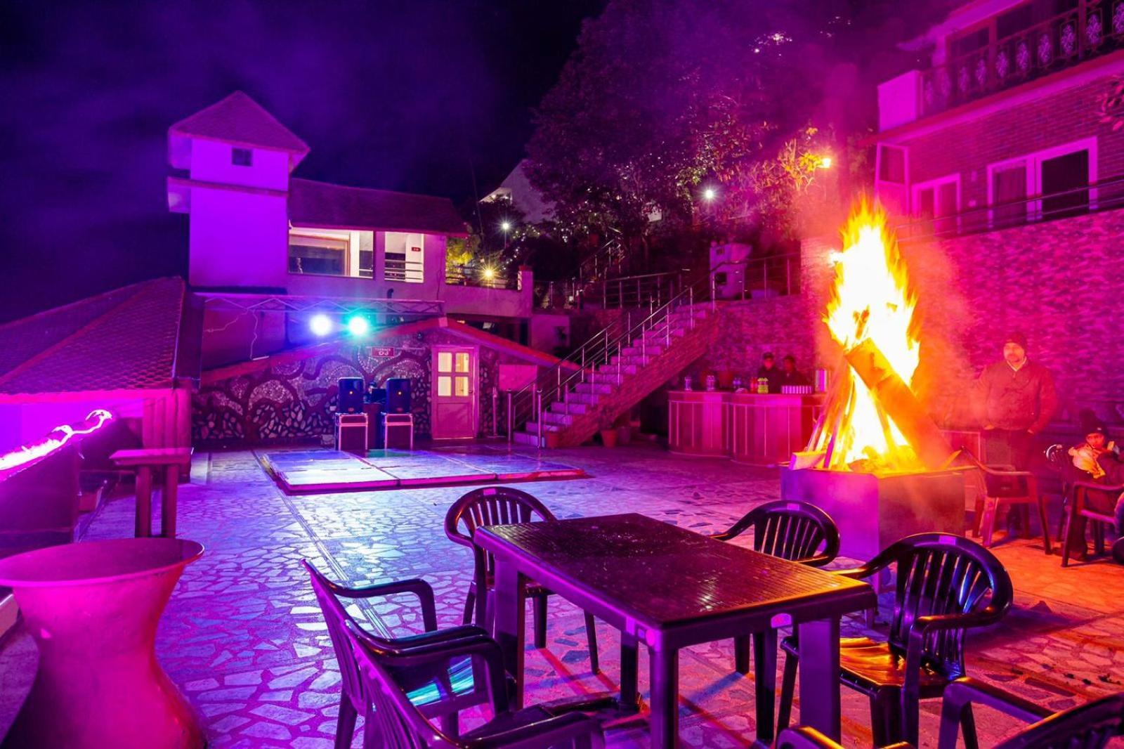 บลู ไพน์ รีสอร์ต ลันส์ดาวน์ Hotel ลันส์โดว์นี ภายนอก รูปภาพ